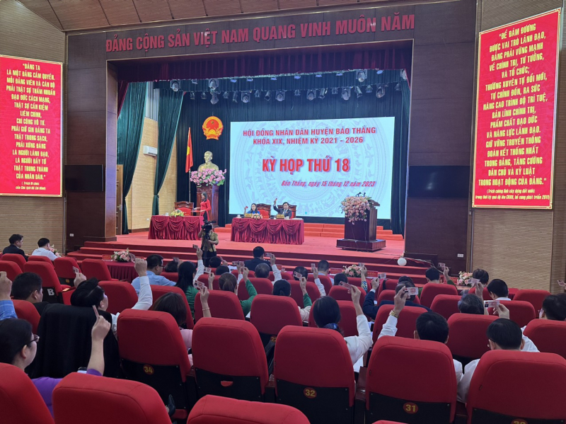 Quang cảnh một kỳ họp của HĐND huyện Bảo Thắng